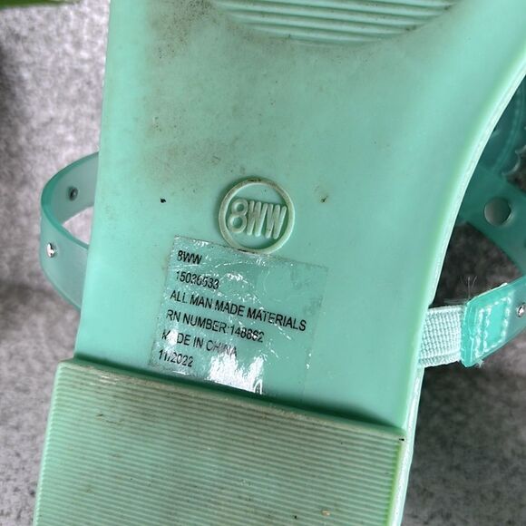 Torrid Medallion T-Strap Sandal (WW) Flip Flops Sandals Size 8 WW - Picture 6 of 7